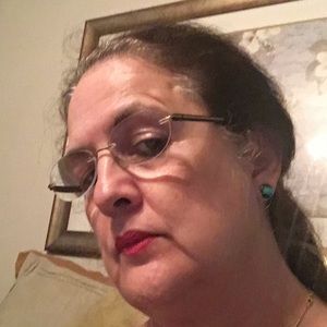 Meet your Posher, Elaine